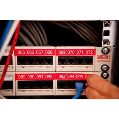 Labeltape Brother TZe435 12mmx8m hvid på rød