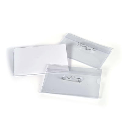 Navneskilte 50x90mm hvid m/sikkerhedsnål & papindlæg /50