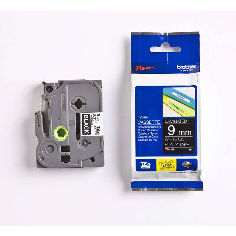 Labeltape Brother TZe325 9mm hvid på sort lamineret