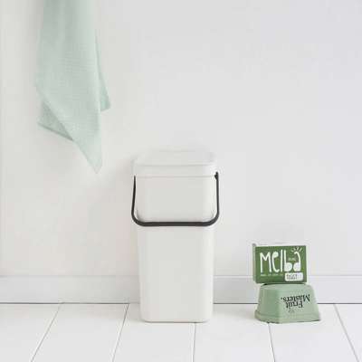 Affaldsspand med låg Brabantia Sort & Go Lysegrå 16L