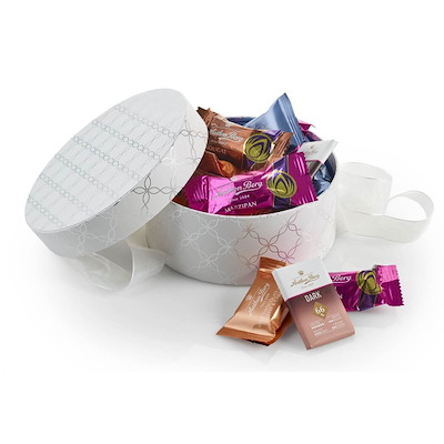 Julegave 2025 Hatteæske Hvid/Sølv, Anthon Berg Mix 250g